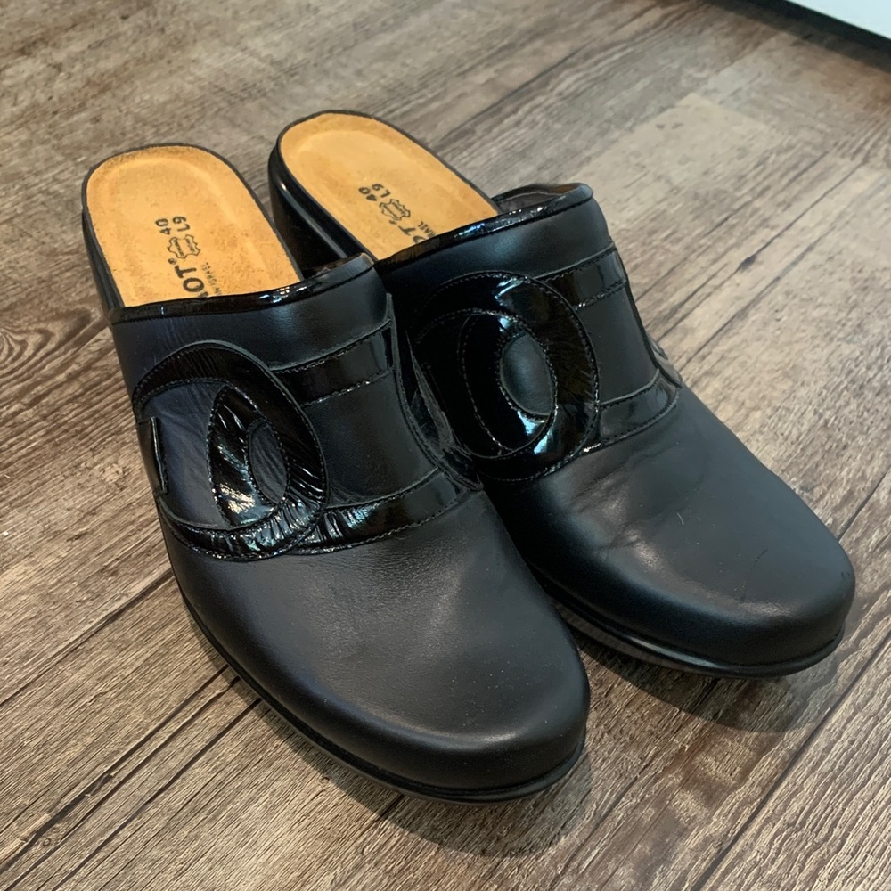 Naot Black Leather Mules